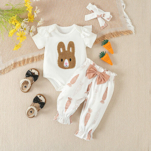 Conjunto de bebê com body de coelhinho da Páscoa, calça cenoura e faixa de cabelo. 2