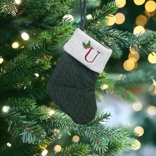 Gestrickte Weihnachtsstrümpfe, personalisiert mit Anfangsbuchstaben 1