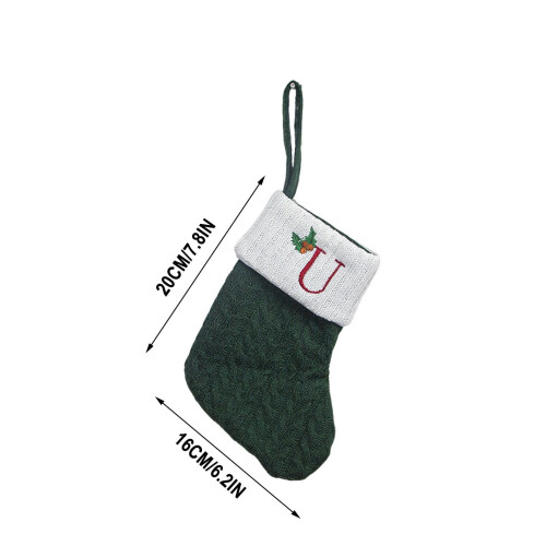 Gestrickte Weihnachtsstrümpfe, personalisiert mit Anfangsbuchstaben 2