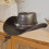 Καπέλο Cowboy Fashion με φαρδύ γείσο και ρυθμιζόμενο λουράκι στο πηγούνι Αξεσουάρ 7