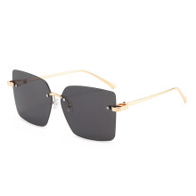 (Gold Gray)Quadratische Damen-Sonnenbrille mit Metallgestell und getönten PC-Gläsern Strandstil Straße