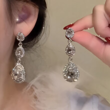 (1) Royal Drop Earrings for Women - Vintage Elegant Alloy