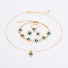 European and American Crystal Heart Jewelry Set - Fashionable Four-Piece Set: Heart Necklace, Earrings, Ring, and Bracelet