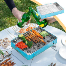Draagbare, opvouwbare barbecue voor kamperen en in de achtertuin. Compacte aluminium houtskoolgrill met spiesjes. Binnen- en buitenbarbecue voor het