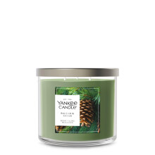 Yankee Candle Balsam en Cedar, Geurkaars voor de Feestdagen, 14,5oz 3-Wick Kaars met Tot 40 Uur Brandtijd
