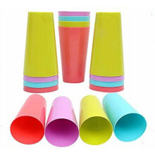 Yayun 24oz BPA-freie Kunststoffbecher-Set, unzerbrechlich und spülmaschinenfest, 12-teiliges Kinderbecher-Set in 4 Farben – kompatibel mit