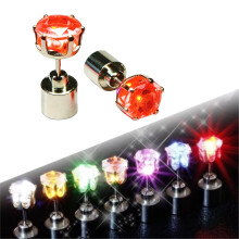 LED-Ohrstecker mit Leuchteffekt – Leuchtendes Diamantkronen-Design für Damen und Herren, geeignet für Partys, Hochzeiten, Geburtstage, Ausgehen,