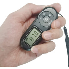 Mini FM Walkman-radio med LCD-skærm, hovedtelefoner og bælteklips – Bærbar lommeradio til gåture/jogging, opgraderet lydstyrkekontrol