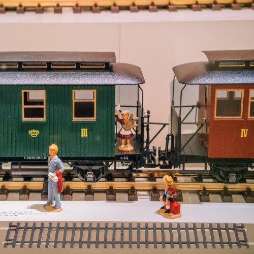 Decorative Model Railroad Train Track Model Building Sand Table Model Mini House Decor 2