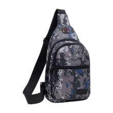 Militær camouflage slyngetaske 7x11,8 tommer | Let crossbody-brysttaske med 4 rum | Vandre-/rejse-/dagrygsæk til mænd og kvinder (0,3 lb)