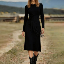 Maxi-jurk in western cowgirl-stijl voor dames, effen zwart, nauwsluitend model, lange mouwen, ronde hals en franjes op de heupen – casual boho