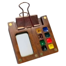 Palette aus natürlichem Walnussholz mit warmer Maserung zum