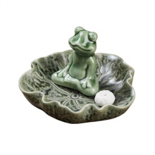 Quemador de incienso de cerámica con forma de rana zen para decoración de escritorio.