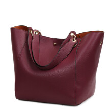 Bolso de mujer exquisito y cómodo. Bolso de mujer retro sencillo para el hombro. Bolso de moda.