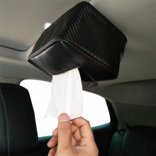 Papieren tissuebox met magnetische zuignap voor op het autodak, gemaakt van koolstofvezel met een sterke magnetische zuignap.