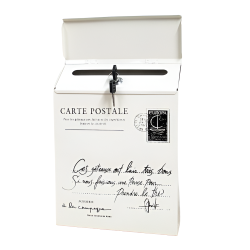 Boîte aux lettres murale en fer forgé avec serrure, style rustique.