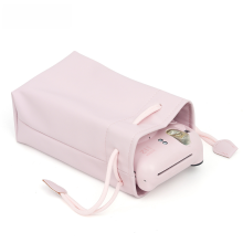 Sacoche de rangement portable blanche à cordon de serrage pour attelage, imperméable, en PU, avec poche universelle pour appareil photo.