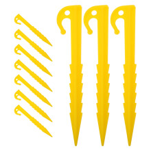 Picchetti per tenda in plastica resistente con bordi seghettati per un fissaggio sicuro e antivento, colore giallo.