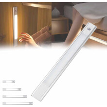 Luminária de armário recarregável com sensor de movimento LED, ideal para ambientes internos, compatível com armários padrão.