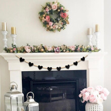 Guirlande de Saint-Valentin avec cœurs en feutre noir et perles en bois - Décoration murale neutre pour cheminée, style champêtre, idéale pour