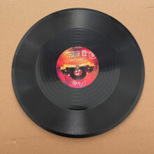 Decoratie met 12-inch vinylplaten voor bar, café of andere persoonlijke interieurdecoratie, retro nostalgische decoratie met oude platen.