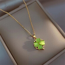 Collier trèfle à quatre feuilles avec pendentif rotatif en pierre verte et pierre verte