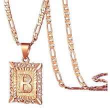 Colar com monograma em cobre e pingente de letra em ouro rosa.