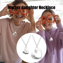 Collana con ciondolo in moissanite, ciondolo per neomamma, regalo per la festa della mamma, collana per la tua mamma, regalo per la festa della mamma