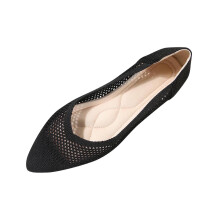 Sapatilha feminina preta casual, respirável, de bico fino e fechada, em malha, ideal para primavera e verão, para uso interno e externo. Leve e