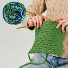 Ultra Soft Tie-Dye Yarn - Milk Wool Blend Bulky Chenille for Crochet Blankets, 87 Yards per Ball, Luxuriously Soft for Sensitive Skin(Green)