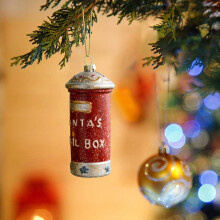 Christmas Tree Ornament, Wreath Shaped Hanging Decoration with Red Bow, Holiday Pendant for Tree, Home, and Party Décor, Classic Christmas Decoration