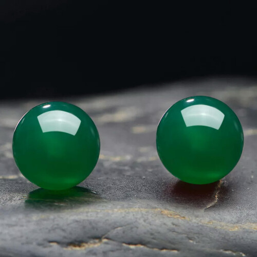 Orecchini a perno in argento con perline rotonde di giada verde, 10 mm