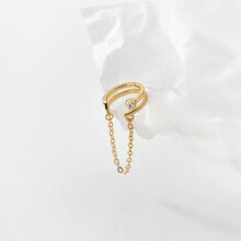 Oorbellen met bolletjes en oormanchetten van 925 sterling zilver.