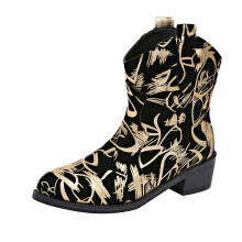Botas femininas de cano curto estampadas em PU dourado, tamanho 10,5 americano, com salto médio e fechamento em cadarço para maior conforto.