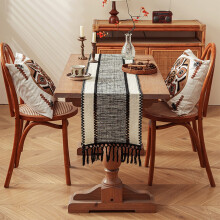 Chemin de table Ă pompons noir 1247 pouces