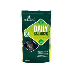SPILLERS Daily Balancer Horse Feed 15KG, Mint & Rosemary – Contains Vitamins, Minerals and Biotin – Provides Balanced Diet for Horses and Ponies