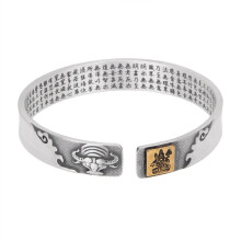 Bracciale unisex in acciaio inossidabile con mantra del Buddha e segno zodiacale, design aperto.