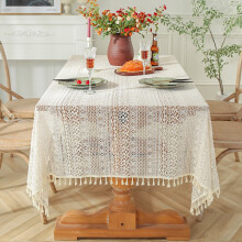 Toalha de mesa de crochê com estampa vazada de primavera e franjas.