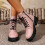 Botas femininas rosa de cano curto em couro PU com zíper lateral e bico redondo. 4