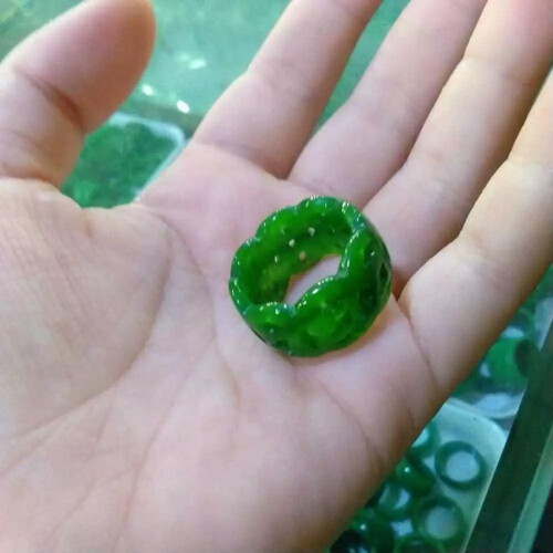 Anel de jade verde chinês, grau A, tamanho 9-10.