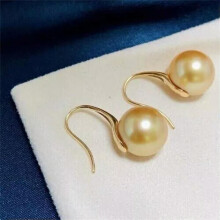 Oorbellen met gouden parels uit de Zuidzee (9-8 mm)