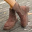 Bota feminina casual de cano curto com salto grosso e bico quadrado, cor sólida, tamanho 5.5 (EUA) / 9,06 polegadas, em material flocado. 2