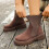 Bota feminina casual de cano curto com salto grosso e bico quadrado, cor sólida, tamanho 5.5 (EUA) / 9,06 polegadas, em material flocado. 5