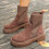 Botas femininas casuais de cano curto com salto grosso, bico quadrado e cor sólida, tamanho 6,5 (EUA) / 9,45 polegadas, em material flocado. 6