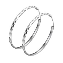 Lichtgewicht oorringen met diamantgeslepen design, modieuze oorbellen voor dames met een hoogglans afwerking, gemaakt van sterling zilver,