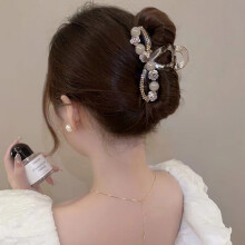 (1) Floral Hair Claw with Pearls & Roses Decor