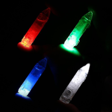 Set di 4 luci LED subacquee per la pesca, ideali per esche a forma di calamaro, con durata di 150 ore e profondità fino a 300 metri.