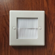 2 dish brush wall plates, white