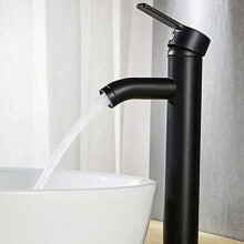 Robinet élégant en acier inoxydable pour salles de bains modernes. Sa construction robuste garantit durabilité et longévité dans votre maison ou