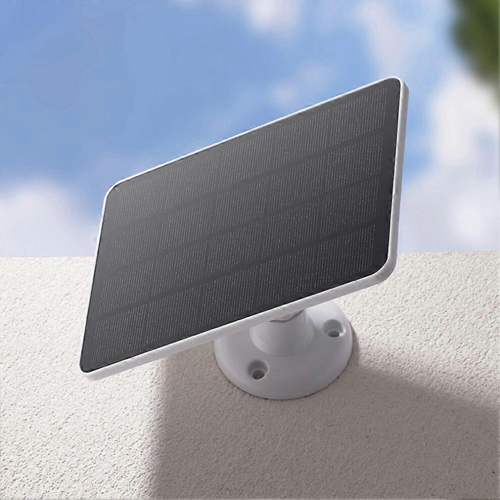 Het Gewaagde Werk: Het Opzetten Van Zonnebatterijen Op Groen Metaalkarkas Milieuvriendelijke Groene Energie Moderne Oplossing Voor Image145656591